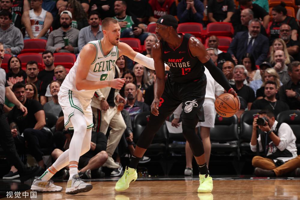 回首往昔 回首往昔